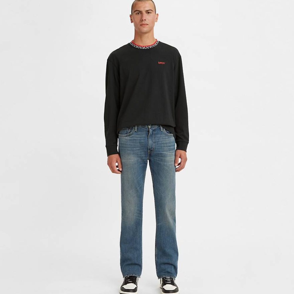 Men’s Levi’s 513 size 30x30. Medium wash jeans